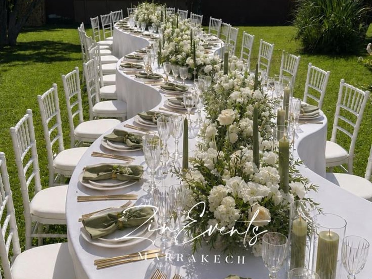 Luxury Destination Wedding in Marrakech 2026 evening ambiance celebration - Vibrant twilight scene of an exclusive desert gala dinner in the Agafa